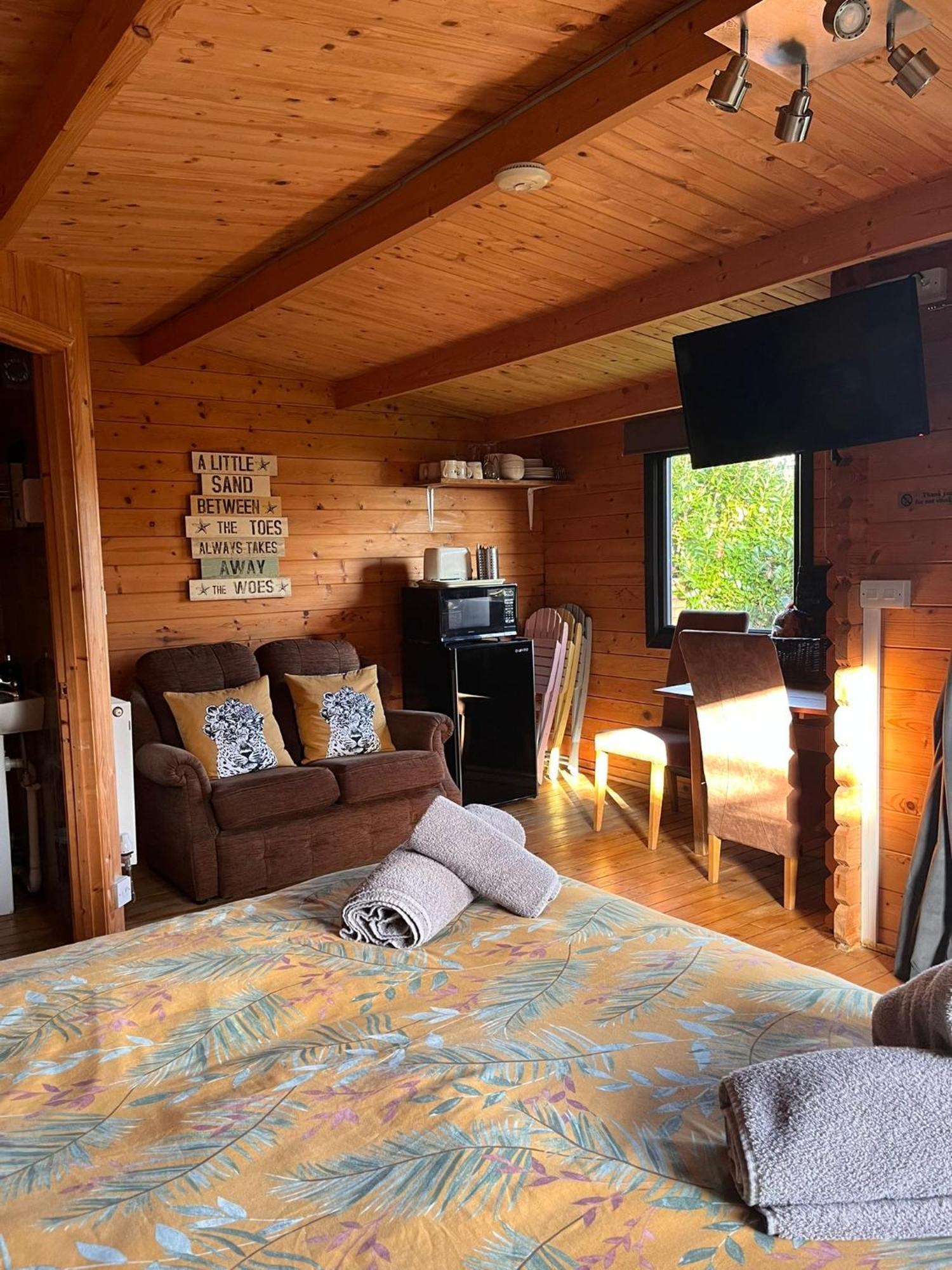 Morlais Log Cabin Lyme Regis Kültér fotó